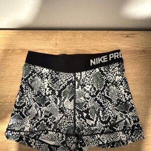 Nike Pro Women's Black and White Patterned Shorts